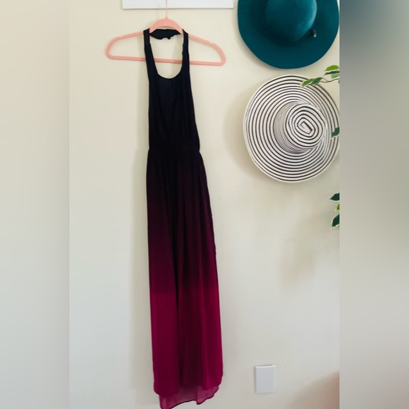 It’s very sexy Zara chiffon/dres w/slits on the side.Great for wedding,summer👗 - Picture 3 of 4